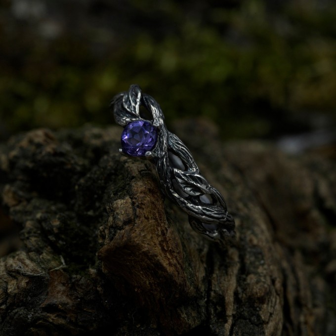 Enchanted Bloom: Gothic Sterling Silver Ring with Amethyst Accent