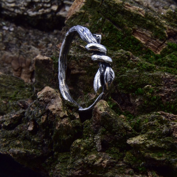Nature-Inspired Silver Ring with Intricate Leaf Motif