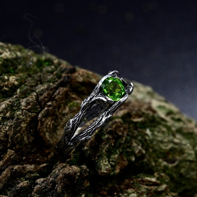 Gothic Silver Ring with Emerald and Branch Design