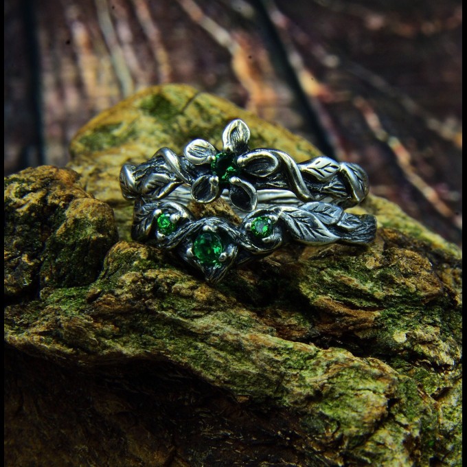 Enchanted Gothic Silver Ring with Emerald Vines