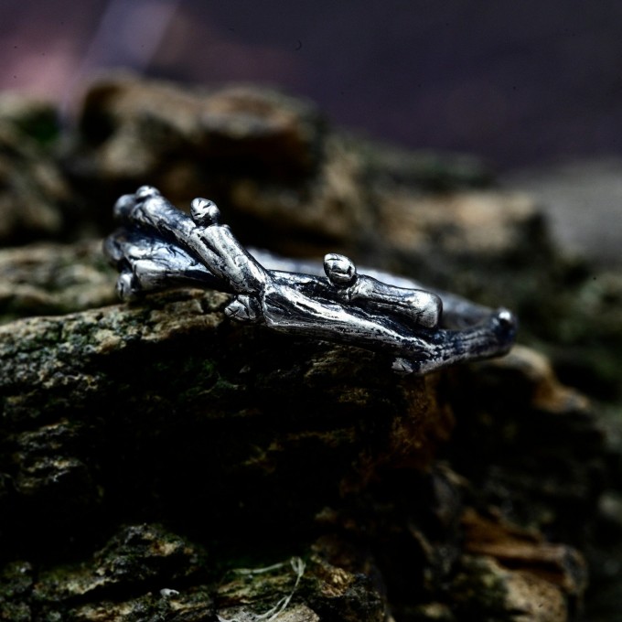 Elegant Silver Ring Inspired by Nature's Branches