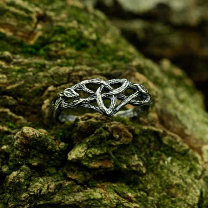 Gothic Silver Ring with Intricate Root-Inspired Design