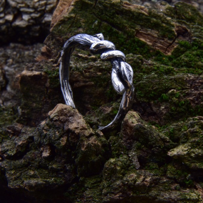 Nature-Inspired Silver Ring with Intricate Leaf Motif