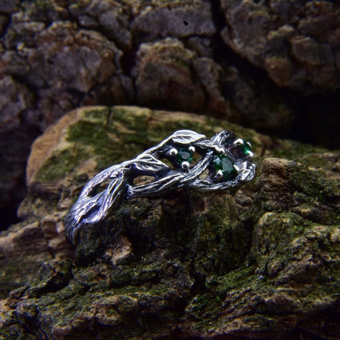 Silver Ring with Emeralds and Intricate Leaf Motif