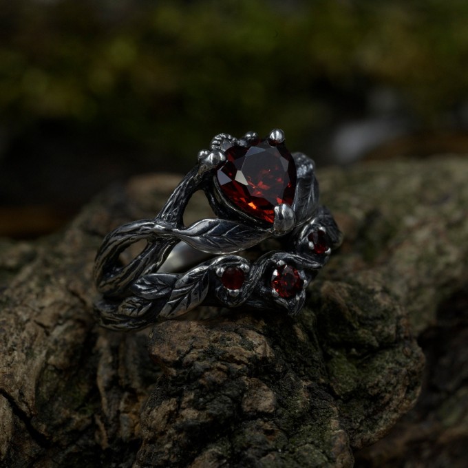 Gothic-Inspired Silver Ring Set with Red Garnet Gemstones