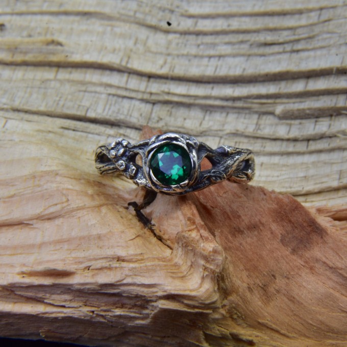 Organic Gothic Ring with Vibrant Emerald