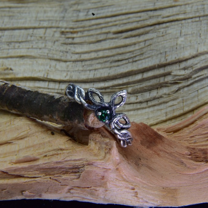 Gothic Leaf Ring with Emerald - Nature-Inspired Elegance