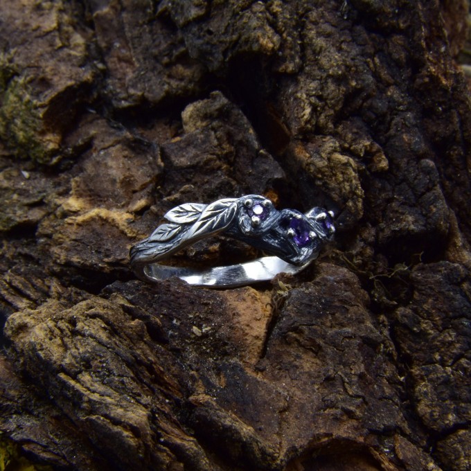 Twilight Vine: Gothic Sterling Silver Ring with Amethyst Gemstone