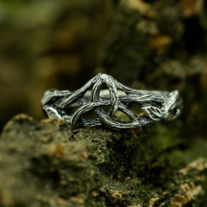 Gothic Silver Ring with Intricate Root-Inspired Design