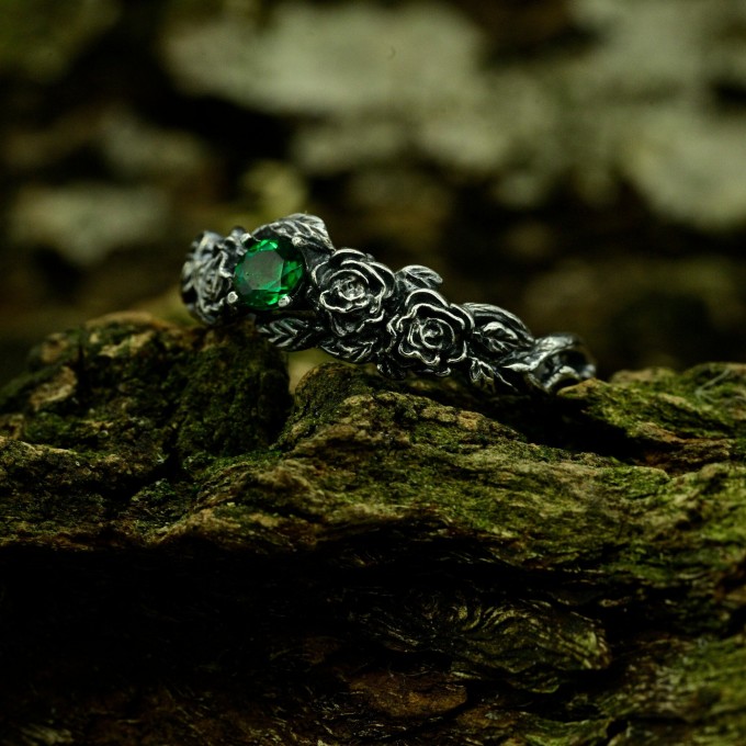 Dragon Scale Gothic Ring with Enchanted Emerald