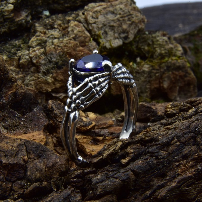 Gothic Silver Ring with Deep Blue Sapphire – Dark Elegance