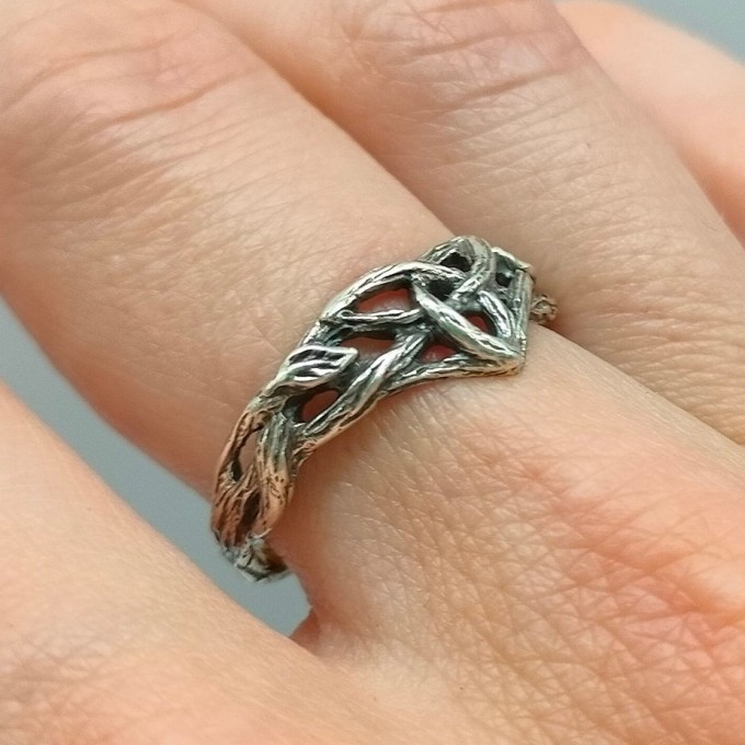 Gothic Silver Ring with Intricate Root-Inspired Design
