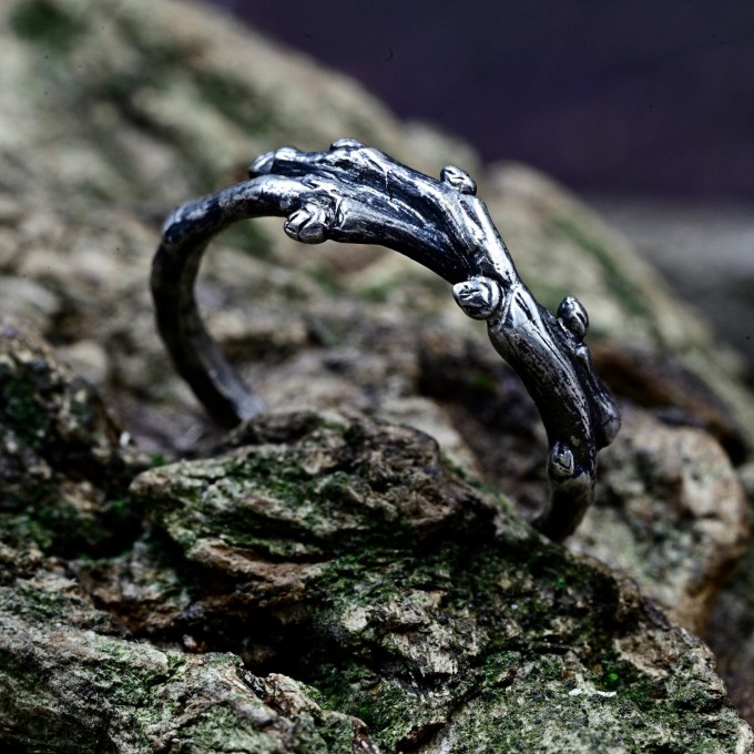 Elegant Silver Ring Inspired by Nature's Branches