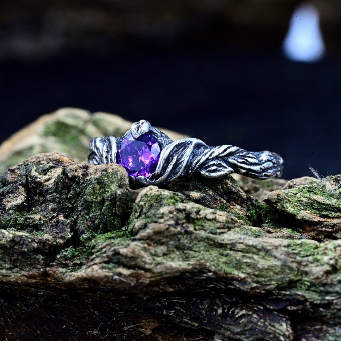 Nature-Inspired Gothic Ring with Amethyst Gemstone