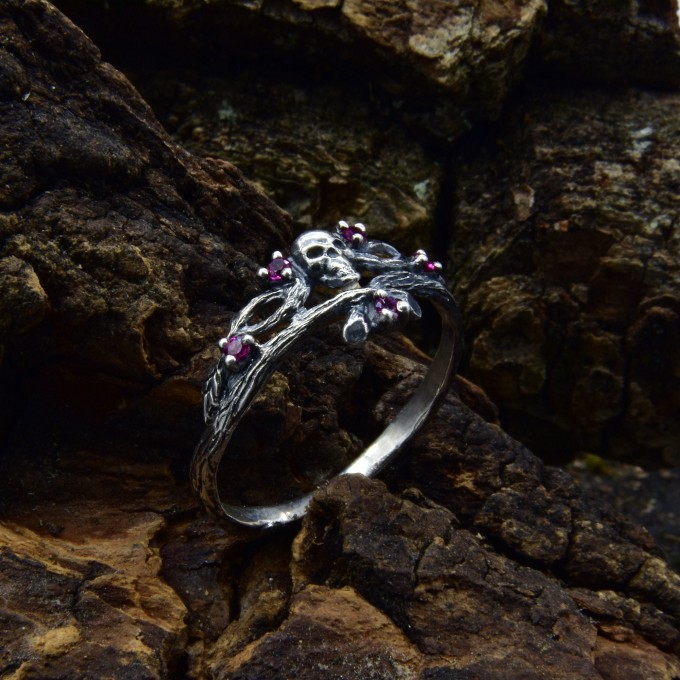 Heir of Twilight: Gothic Sterling Silver Ring with Amethyst Accents