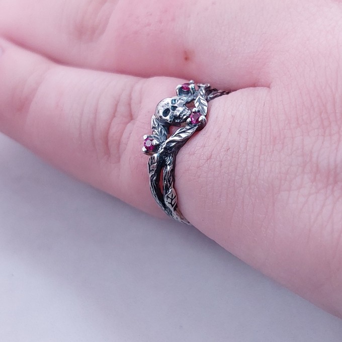 Skull of Destiny: Gothic Sterling Silver Ring with Fiery Garnets