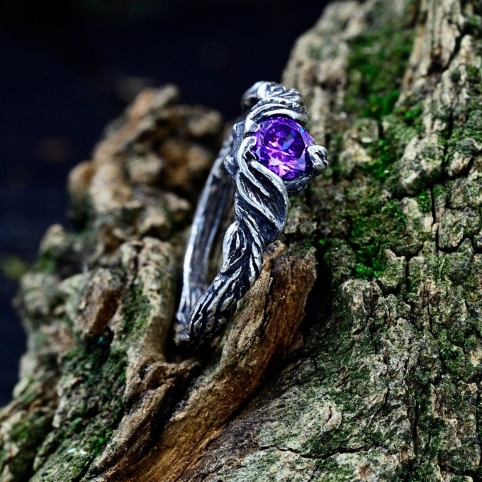 Nature-Inspired Gothic Ring with Amethyst Gemstone