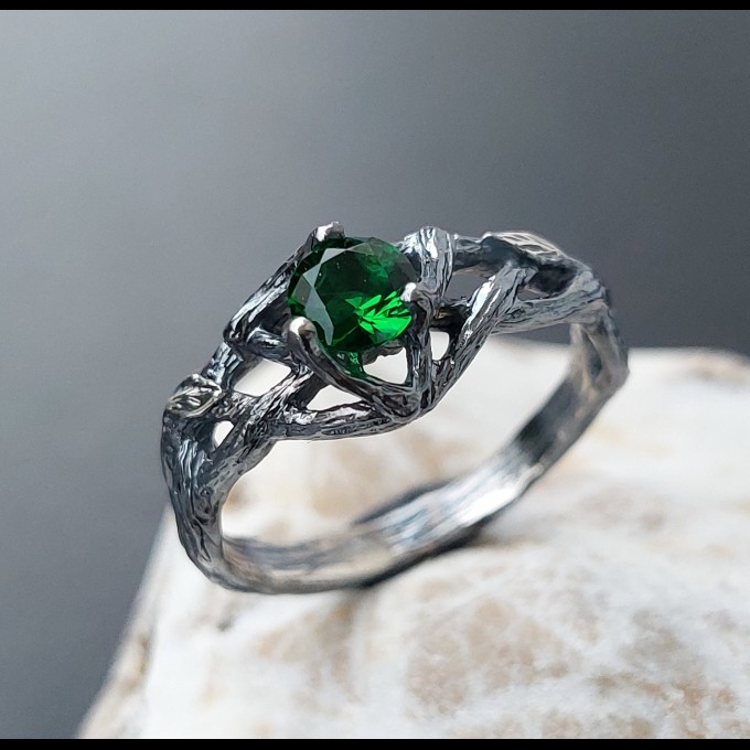 Gothic Silver Ring with Emerald and Leaf Motif