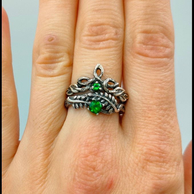 Gothic Silver Ring with Emerald and Nature-Inspired Design