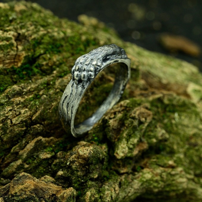 Gothic Dragon Scale Ring with Bold Elegance