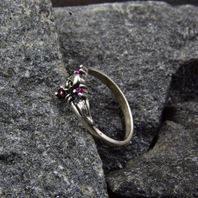 Gothic Silver Ring with Skull and Ruby Design