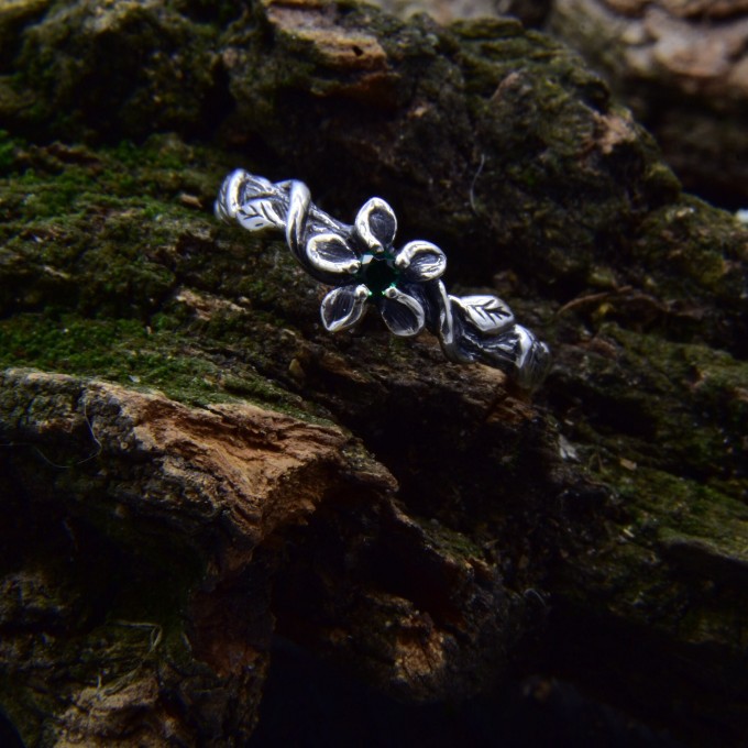 Gothic Silver Ring with Emerald and Subtle Vines
