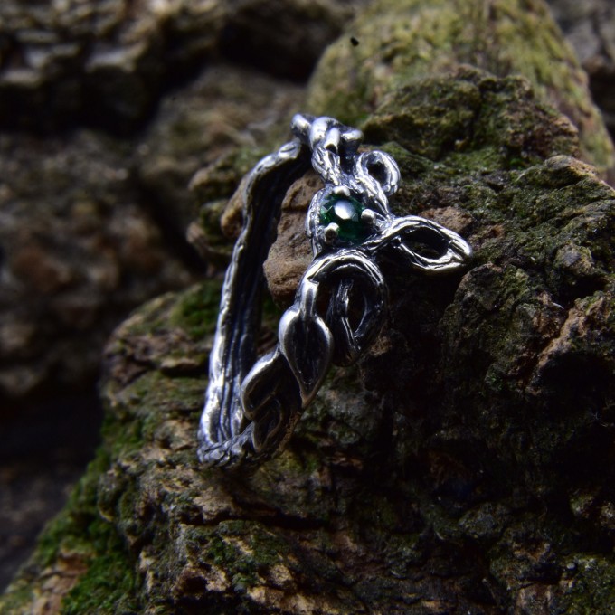 Twisted Vine Ring with a Touch of Emerald Magic