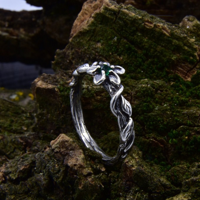 Gothic Silver Ring with Emerald and Subtle Vines