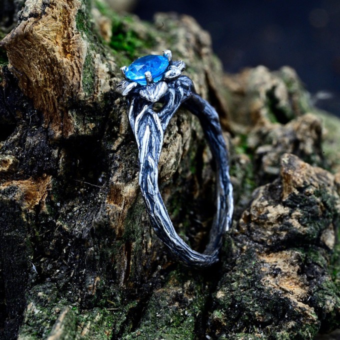 legant Gothic Ring with Aquamarine Gemstone