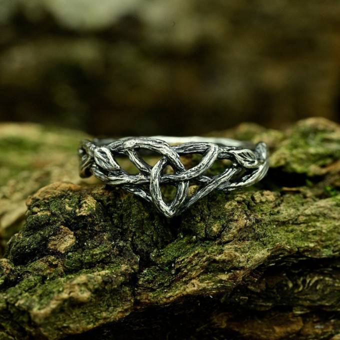 Gothic Silver Ring with Intricate Root-Inspired Design