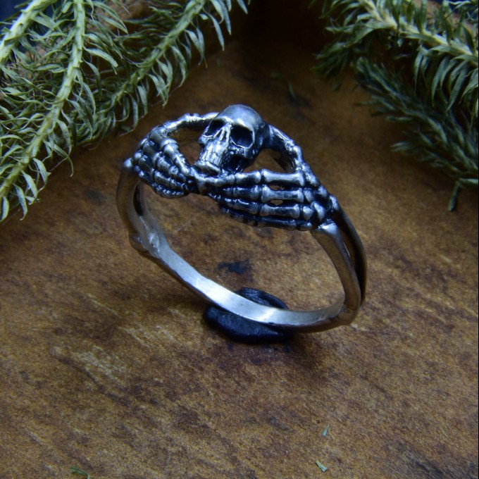 Elegant Skeleton-Inspired Gothic Ring – Symbol of Eternal Bonds