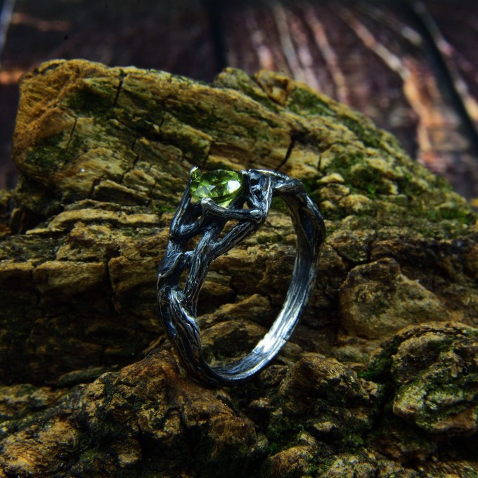Enchanted Gothic Peridot Ring with Leaf Motif