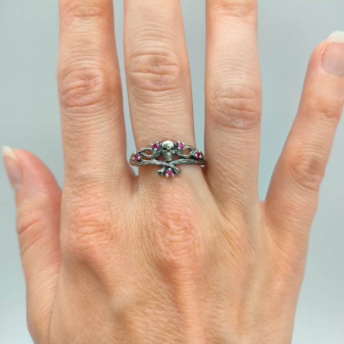 Heir of Twilight: Gothic Sterling Silver Ring with Amethyst Accents