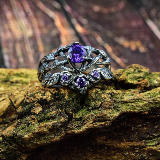 Captivating Gothic Silver Ring with Amethyst and Floral Elegance