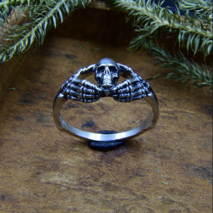 Elegant Skeleton-Inspired Gothic Ring – Symbol of Eternal Bonds
