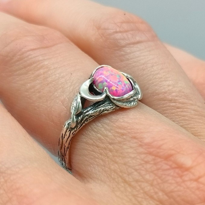 Exquisite Pink Gemstone Silver Ring