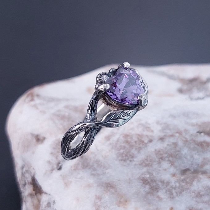 Nature-Inspired Gothic Ring with Amethyst Gemstone