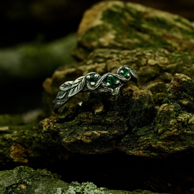 Gothic Silver Ring with Emerald and Leaf Motif