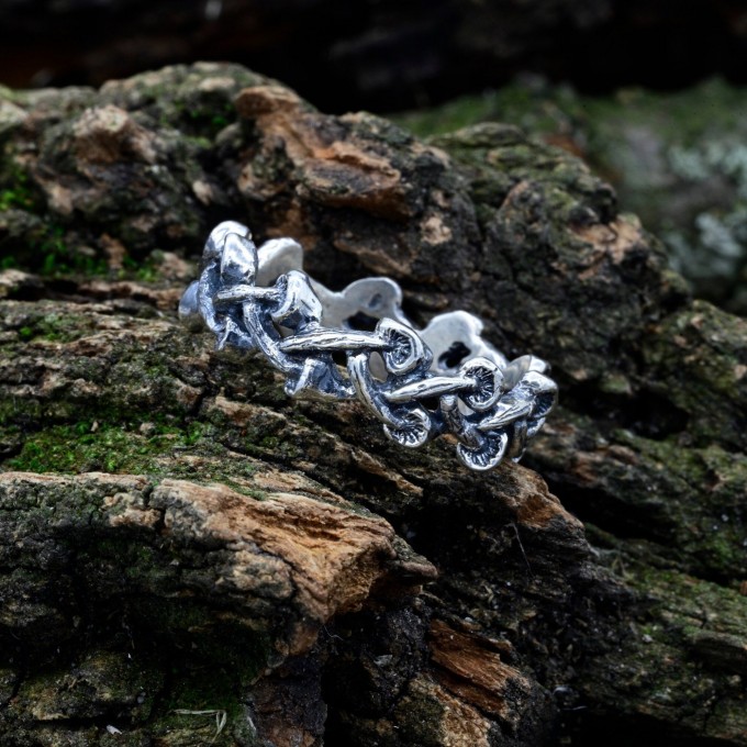 Gothic Knotwork Band Ring with Intricate Details