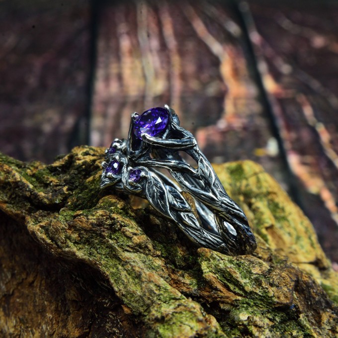 Captivating Gothic Silver Ring with Amethyst and Floral Elegance