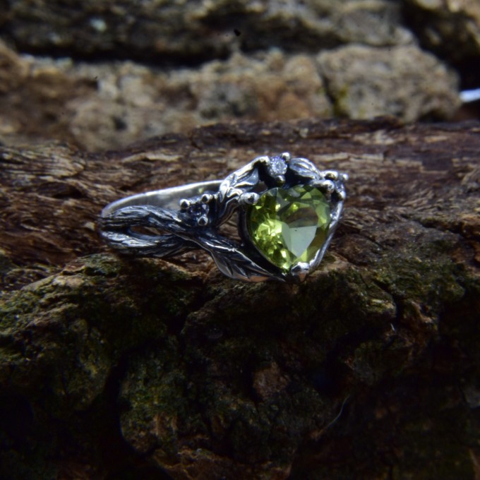 Elegant Gothic Ring with Vibrant Olive