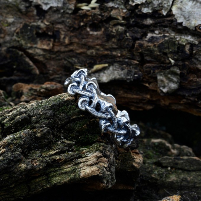 Gothic Knotwork Band Ring with Intricate Details