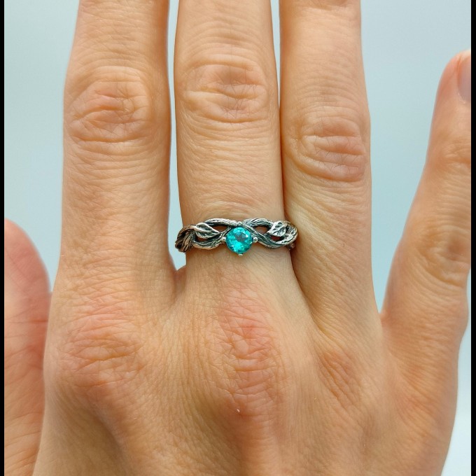 Elegant Gothic Ring with Peridot Gemstone