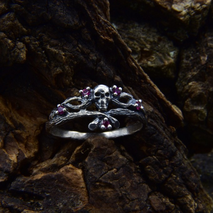 Heir of Twilight: Gothic Sterling Silver Ring with Amethyst Accents