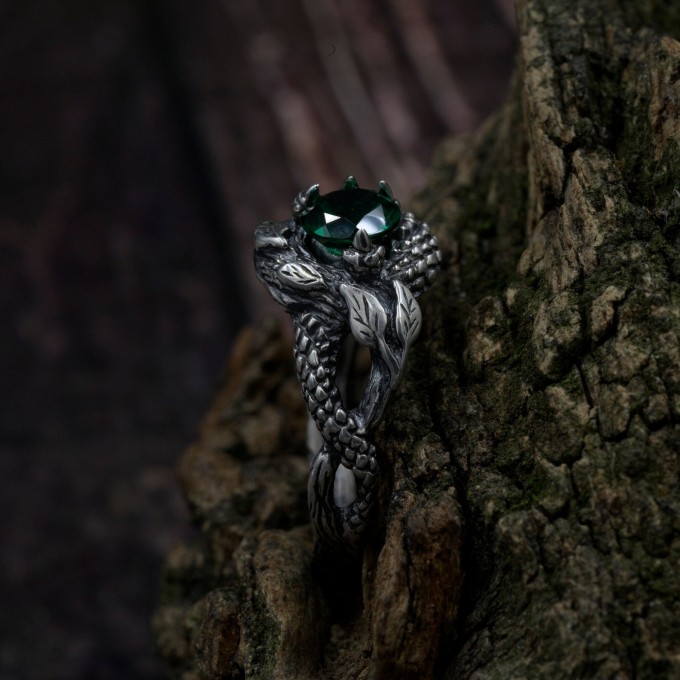 Emerald Guardian: Gothic Sterling Silver Ring with Dragon Claw Design
