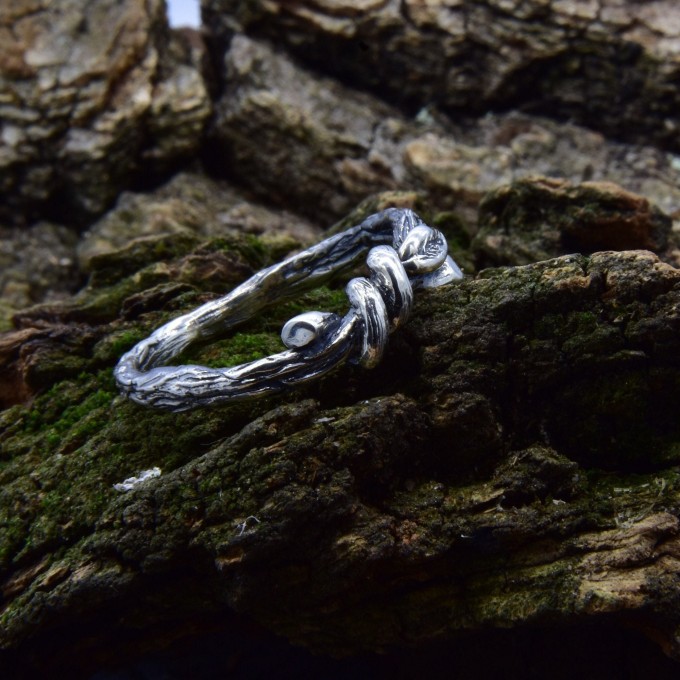 Nature-Inspired Silver Ring with Intricate Leaf Motif