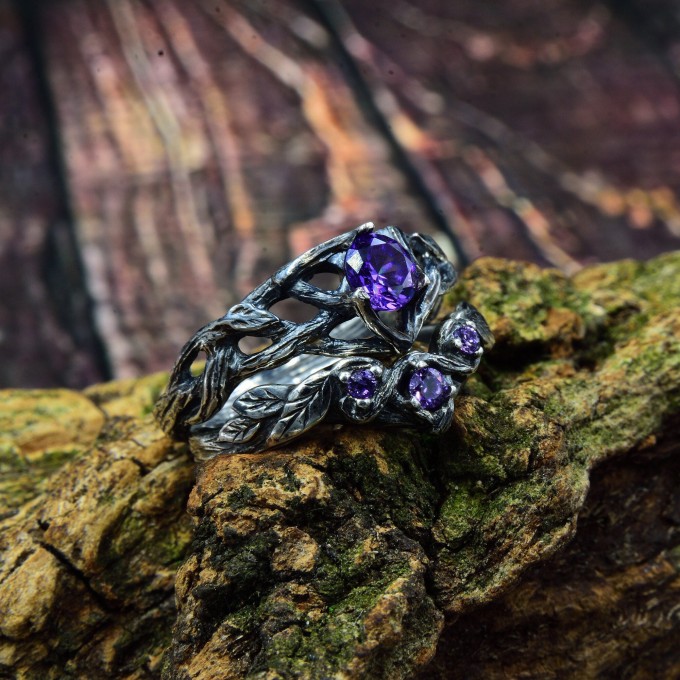 Captivating Gothic Silver Ring with Amethyst and Floral Elegance