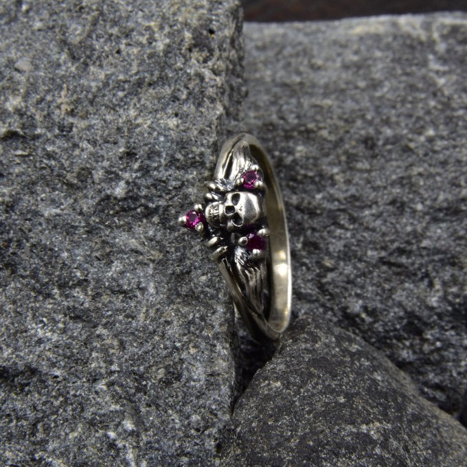 Gothic Silver Ring with Skull and Ruby Design
