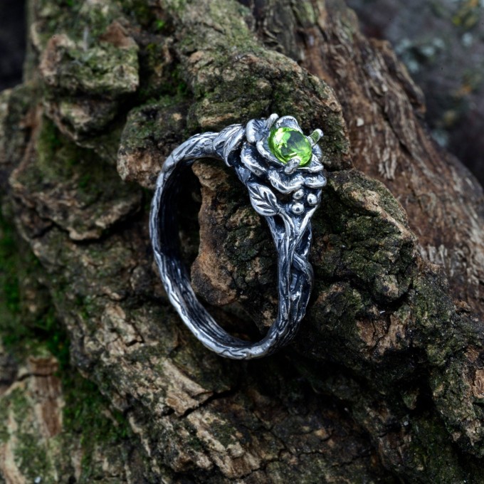Handcrafted Silver Ring with Emerald and Nature-Inspired Details
