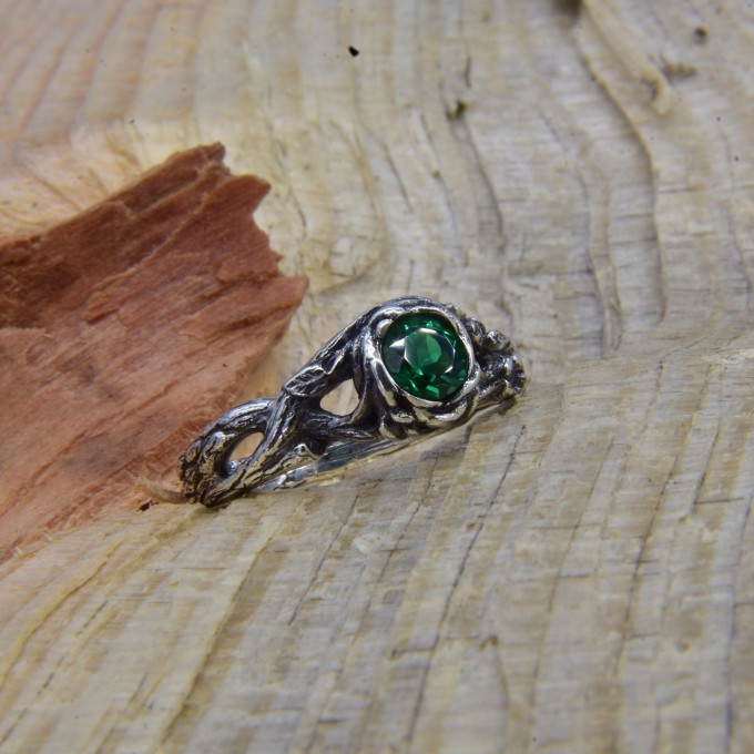 Organic Gothic Ring with Vibrant Emerald